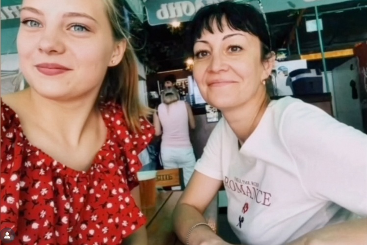 Софія Лискун з мамою;