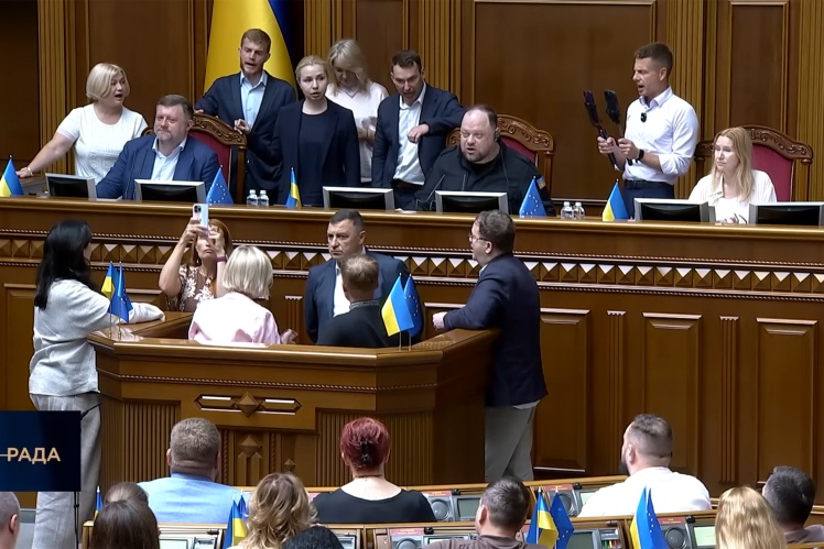 MPs from "Voice" and "European Solidarity" tried to prevent the vote.