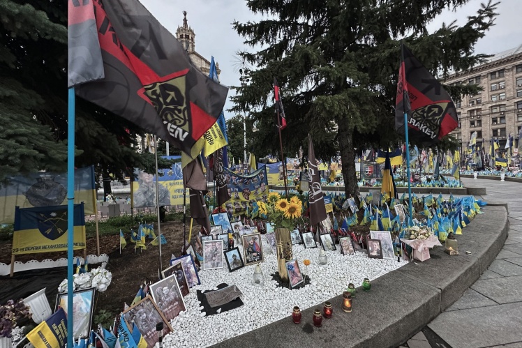 The "Kraken" special unit placed a cardboard sign next to its site with the words "Weʼll find you anyway" — it's a warning of video surveillance.
