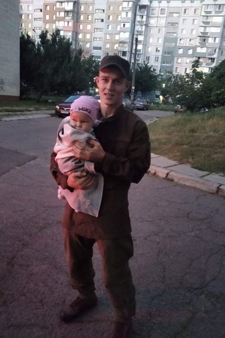 Вадим і маленька Поліна.