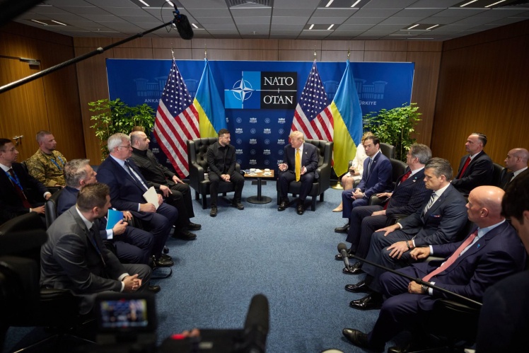 Володимир Зеленський під час зустрічі з Дональдом Трампом на саміті НАТО. Обговорили посилення української протиповітряної оборони та дипломатичні зусилля для завершення війни. Анкара,  8 липня 2026 року.