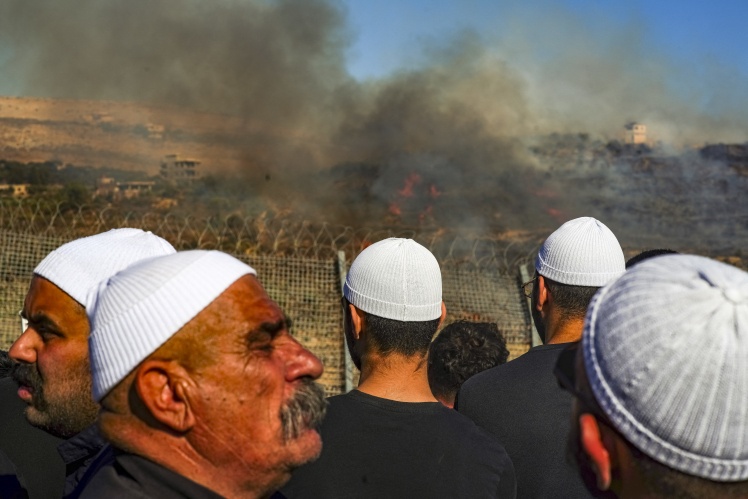 Ізраїльські друзи проривають кордон, щоб допомогти друзам з сирійської сторони під час боєзіткнень, 16 липня 2025 року.