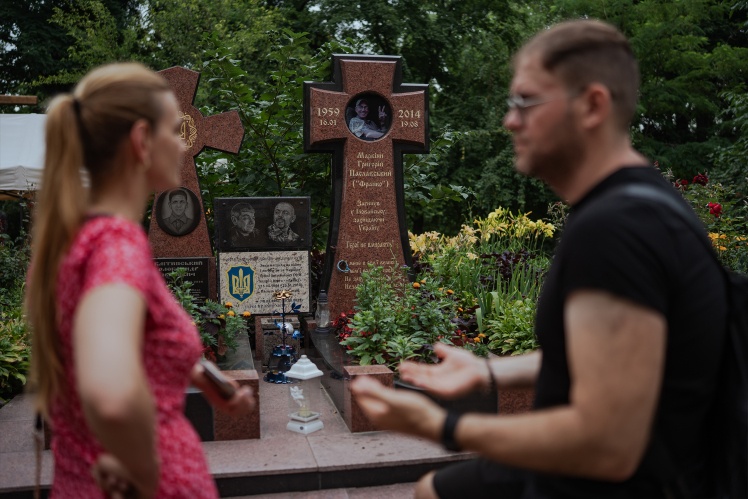 In 2014, soldier Mark Paslavsky, who died near Ilovaisk in 2014, and participant in the Revolution of Dignity Oleksandr Klitynskyi were buried at Askoldʼs grave.