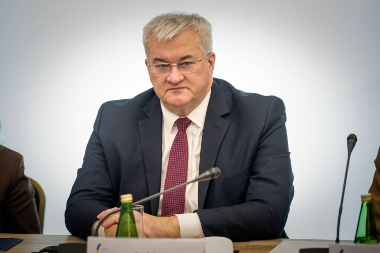 Україна й США провели першу консультацію стосовно нової угоди про надра.  Читайте на UKR.NET