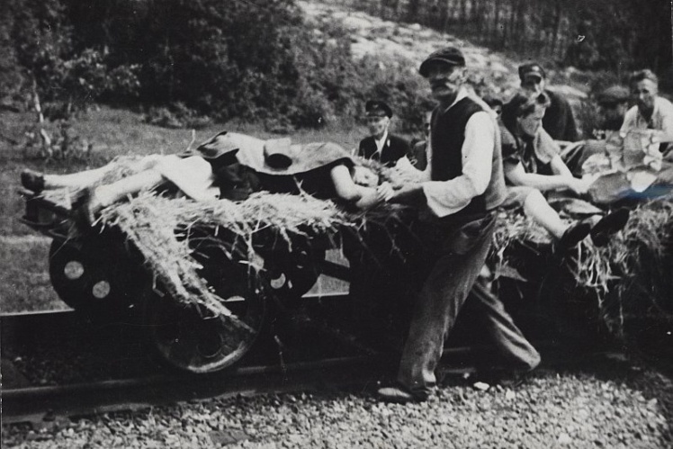Жертви нападу УПА на потяг поблизу села Затилля (нині Польща), червень 1944 року.