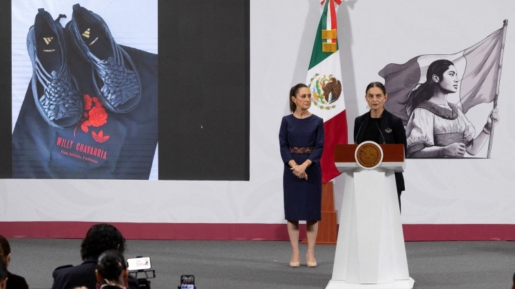 Заступниця міністра з питань культурного розвитку Мексики виступає із засудженням компанії Adidas і американської дизайнерки Віллі Чаваррії через взуття Oaxaca Slip On.