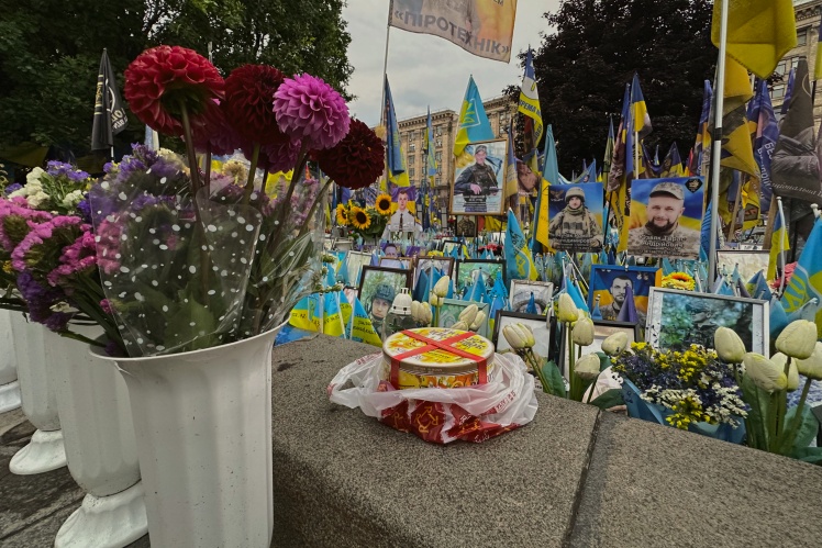 Cakes, candies, cookies, coffee — the sweets that the deceased loved are brought to the memorial.