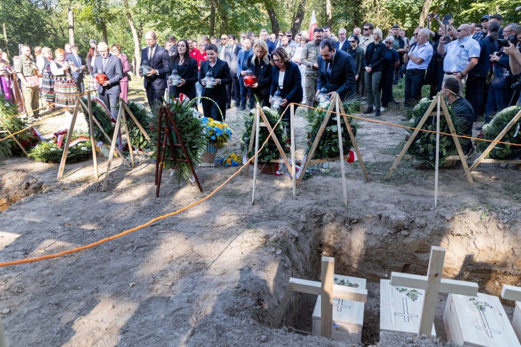 Reburial ceremony of remains found during search operations with the participation of representatives of the Ukrainian and Polish authorities and descendants of residents of the former village of Puzhnyky, September 6, 2025.