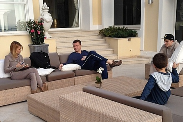 У 2016 році журналіст Сергій Лещенко опублікував розслідування, в якому розповів про віллу Льовочкіна у Франції.