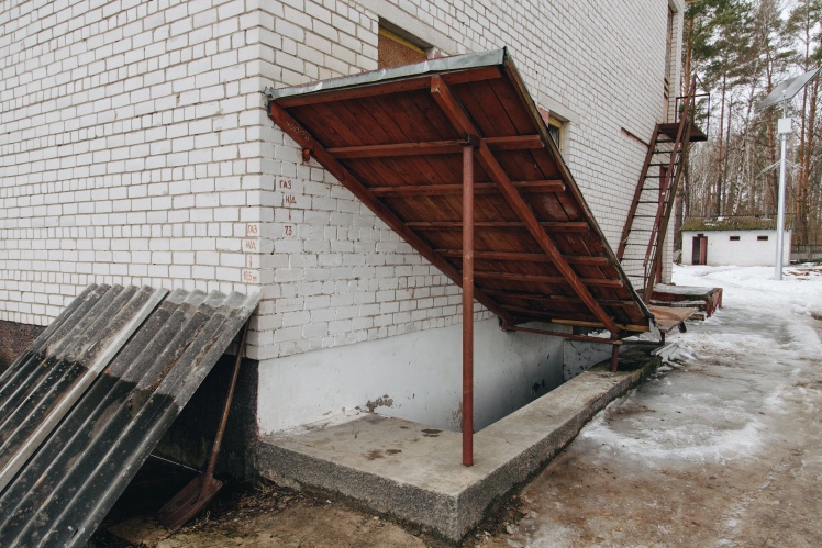 This entrance was preserved; during the construction of the museum, the basement could only be accessed through it.