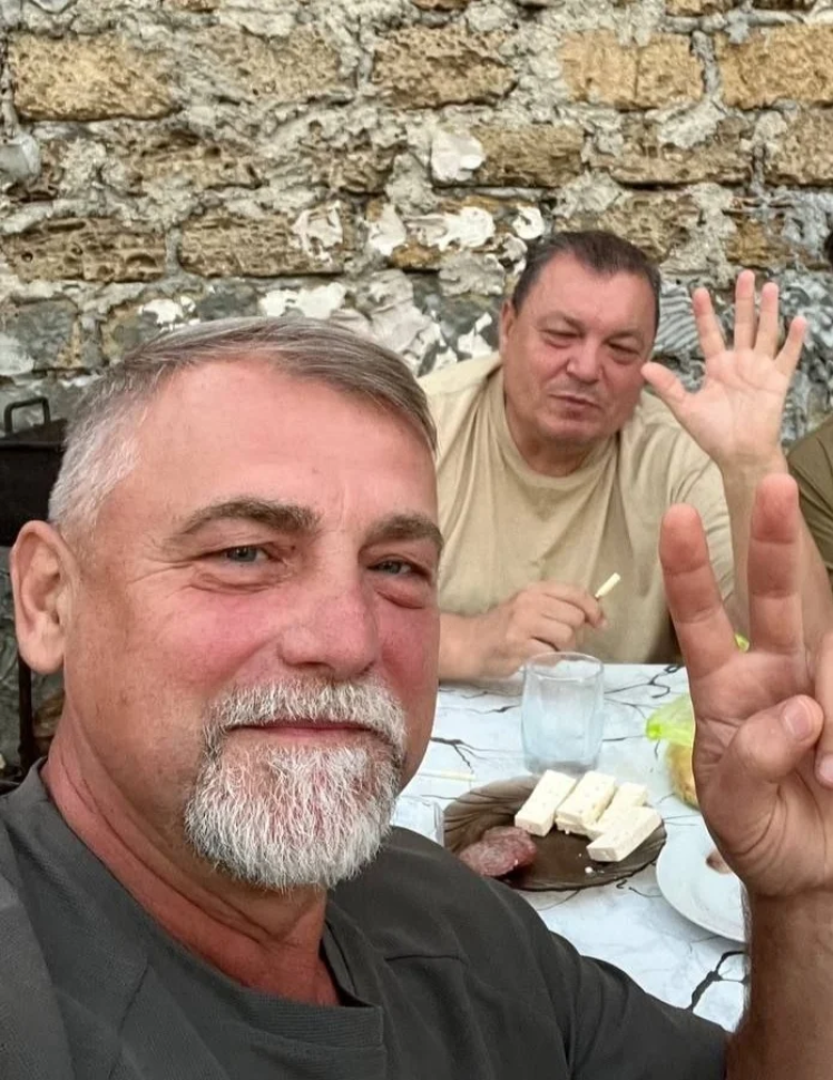 Володимир Ляпкін на задньому плані. На передньому — колишній працівник МНС РФ Едуард Малов, що загинув разом з ним.