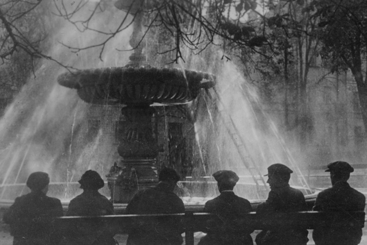 Фонтан Термена на площі Івана Франка