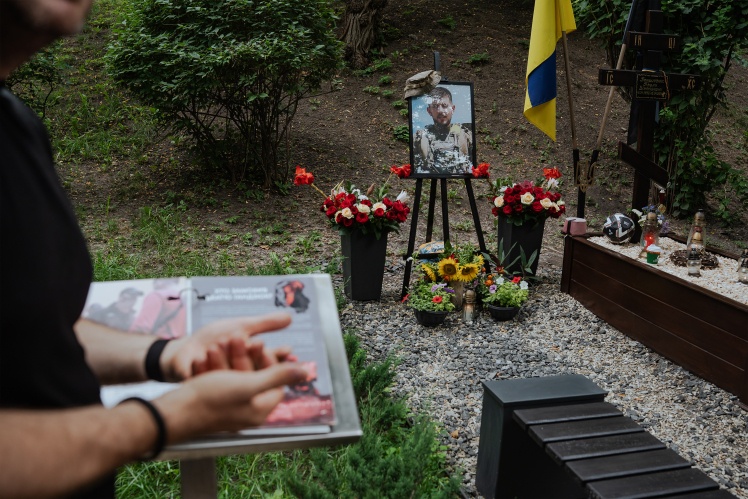 Grave of aerial reconnaissance officer Pavlo Petrichenko. Died in April 2024. He was awarded the title Hero of Ukraine posthumously.