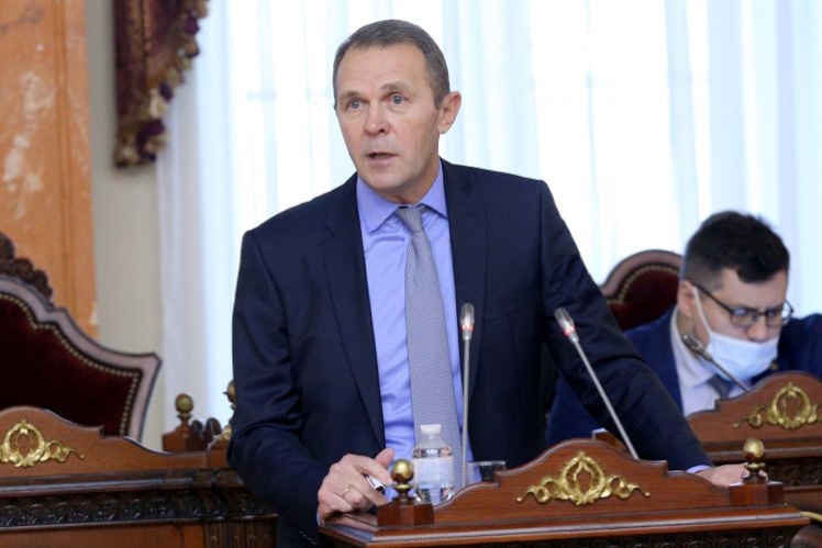 Прокопенко є давнім опонентом Князєва, не раз голосував проти його ініціатив. На виборах голови Верховного суду в жовтні 2021 року, де обрали Князєва, Прокопенко був єдиним, хто відмовився брати бюлетень, бо не погоджувався з процедурою.