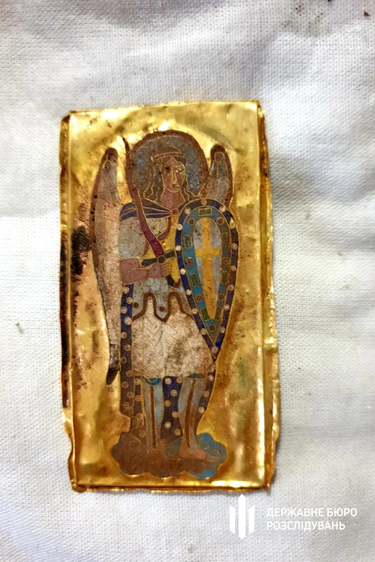 Byzantine golden icon depicting the Archangel Michael, 11th–12th centuries.
