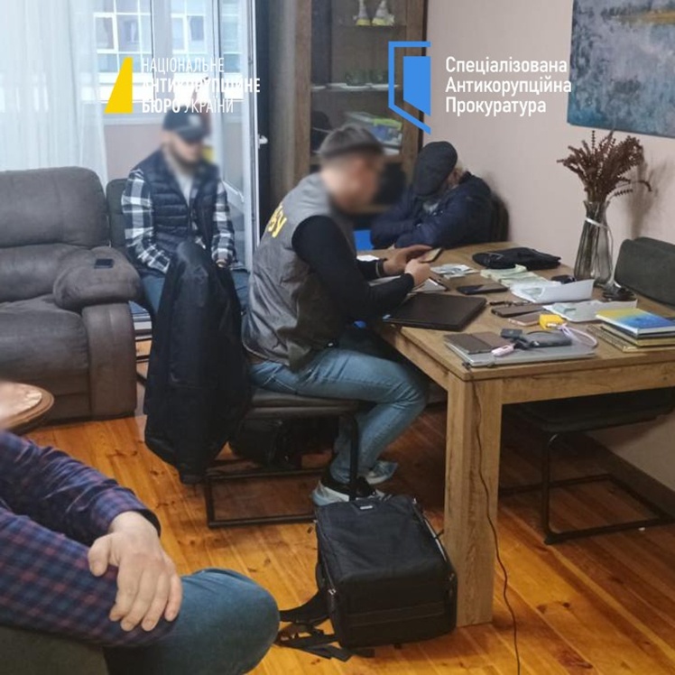Фото обшуку в одного з прокурорів Офісу генпрокурора.