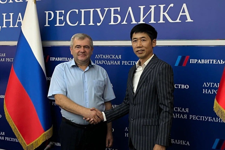 Китайський бізнесмен з візитом у Луганську.