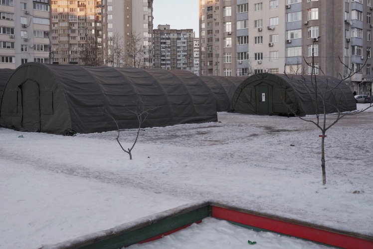 Пункт обігріву ДСНС на вулиці Лаврухіна, Троєщина.