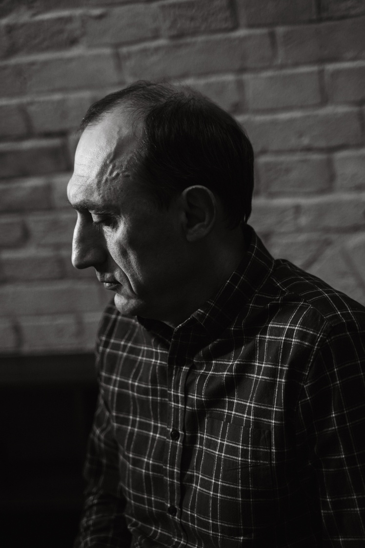 Червінський розповідає, що стосунки між братами Єрмаками були натягнутими. Андрій не підтримував брата і не допомагав фінансово, навіть коли той пішов в АТО.