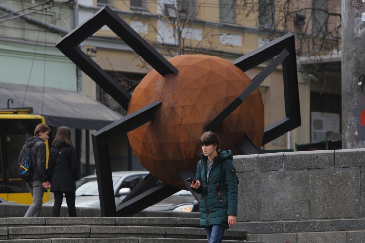 Скульптура «Протистояння», 29 жовтня 2019 року.