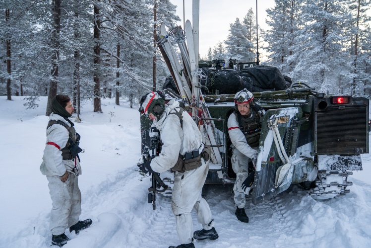 Навчання НАТО Lapland Steel 25 у Роваярві, Фінляндія, 2 грудня 2025 року.