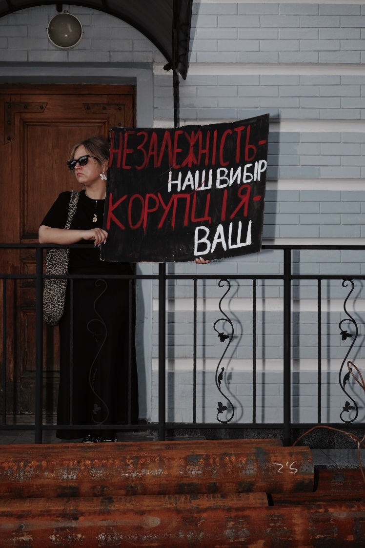 Гасла молоді під час антикорупційного протесту в Києві, 23 липня 2025 року.