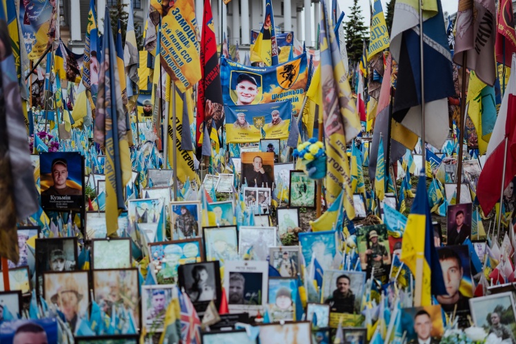 The first portraits of the dead on the memorial appeared at the end of 2022. They were small photos. Gradually, the size increased — the photos were placed higher and higher.