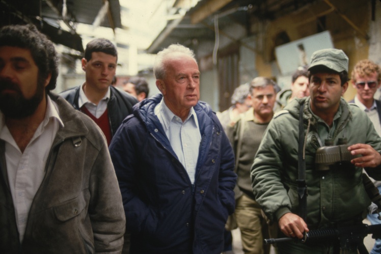 Іцхак Рабин, коли він очолював Міністерство оборони, 1988 рік.