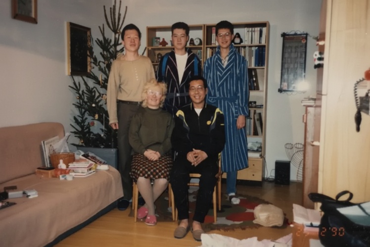 Родина Томіо Окамури.