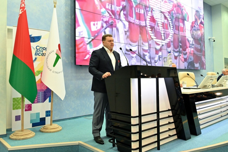 Очільник Президентського спортивного клубу Білорусі Дмитро Лукашенко — син Олександра Лукашенка.