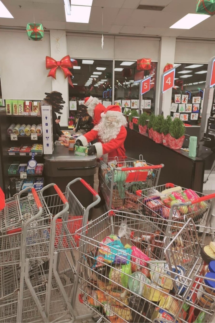 Фото, опубліковані групою активістів, які брали участь у пограбуванні, 18 грудня 2025 року.