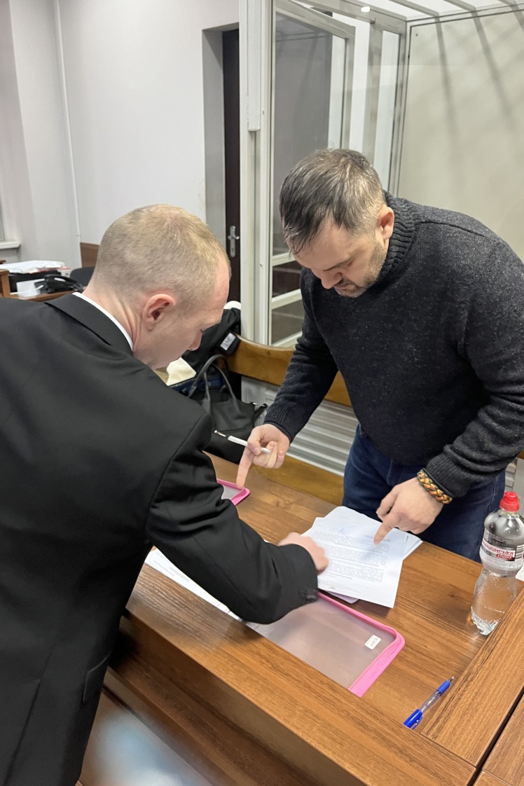 Після того як суд відпустив Гусарова під домашній арешт, прокурор запросив його на допит наступного дня.