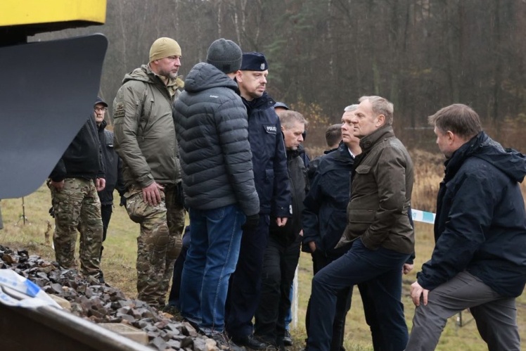 Прем’єр-міністр Польщі Дональд Туск на місці аварії.