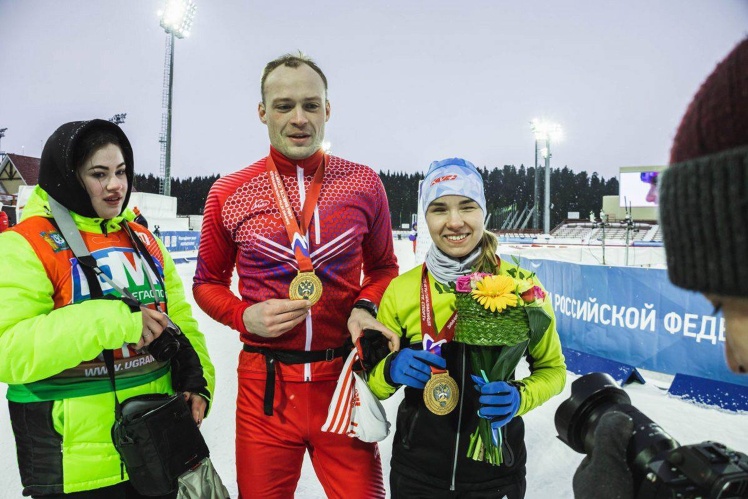 Анастасія Багіян на тих самих змаганнях (праворуч).