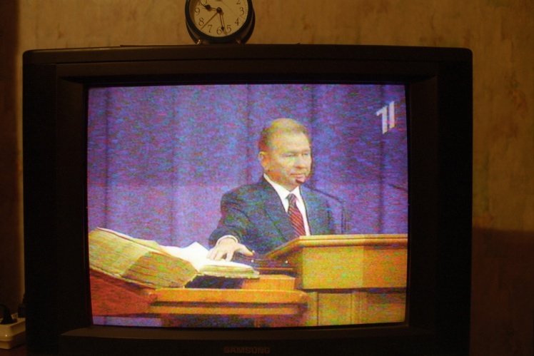 Леонід Кучма складає присягу. Київ, 30 листопада 1999 року.