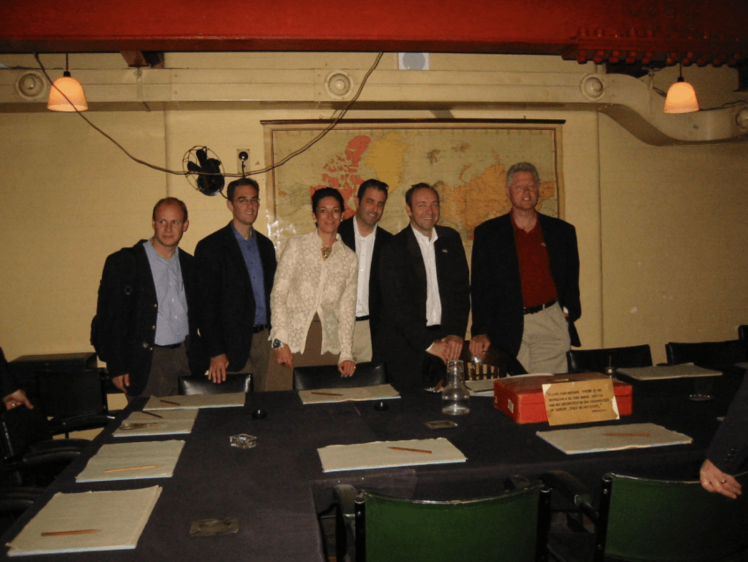 Білл Клінтон, актор Кевін Спейсі та Гіслейн Максвелл.