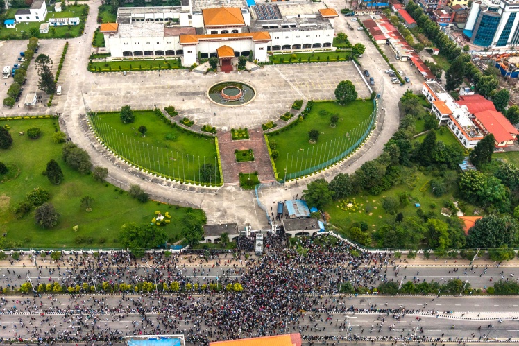 Кадр антиурядового протесту в Катманду з висоти пташиного польоту, 8 вересня 2025 року.