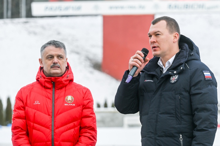 Міністр спорту Білорусі Сергій Ковальчук (ліворуч) та голова Олімпійського комітету Росії Михайло Дегтярьов, лютий 2025 року.