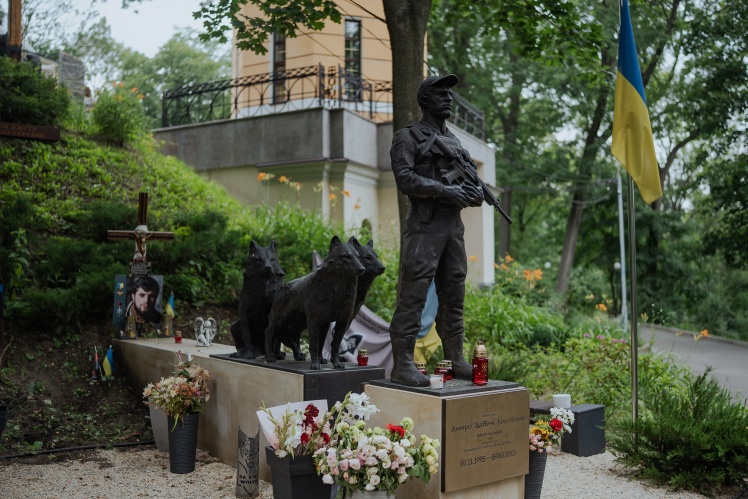 Grave of Hero of Ukraine Dmytro "Da Vinci" Kotsiubayl, who volunteered for the war in 2014 and died in March 2023. He commanded the "Da Vinci Wolves" battalion.