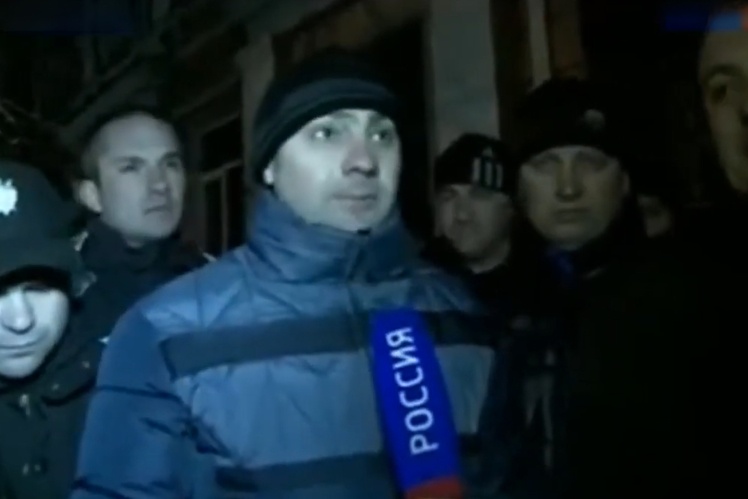 Колишні бійці «Беркуту» заблокували будівлю Головного слідчого управління Генеральної прокуратури та покликали із собою російське телебачення. Перед тим прокурори заарештували трьох бійців «Чорної роти», 3 квітня 2014 року.