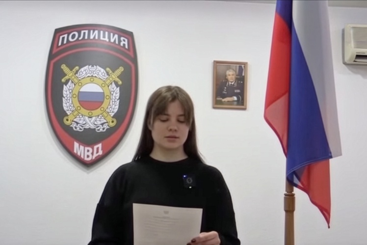 Скриншот з відео, на якому Софія Лискун зачитує присягу на вірність Росії;