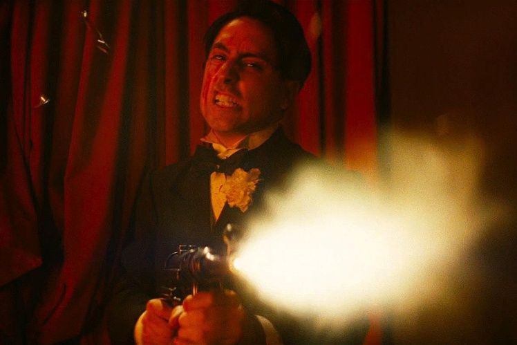 Кадри з фільму «Безславні виродки».