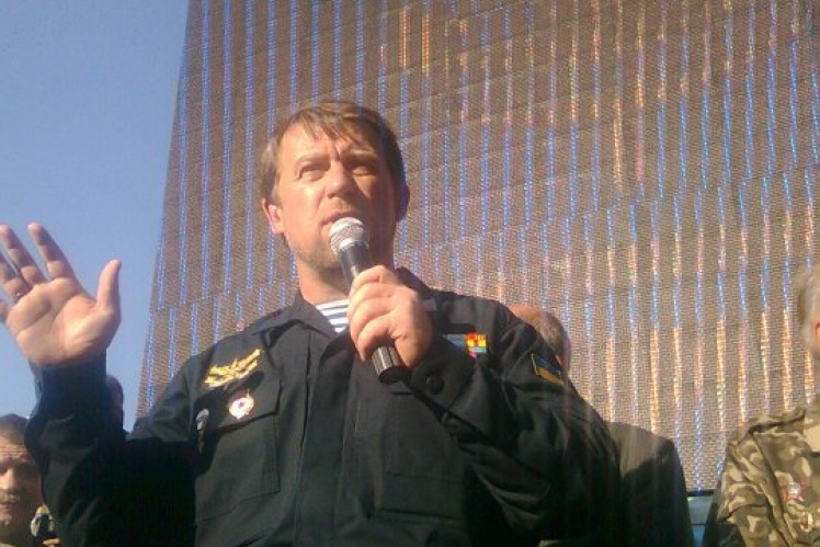 У вересні 2011 року афганці з «Ніхто крім нас» та інші категорії пільговиків вимагали відставки парламенту, який хотів обмежити пільги.