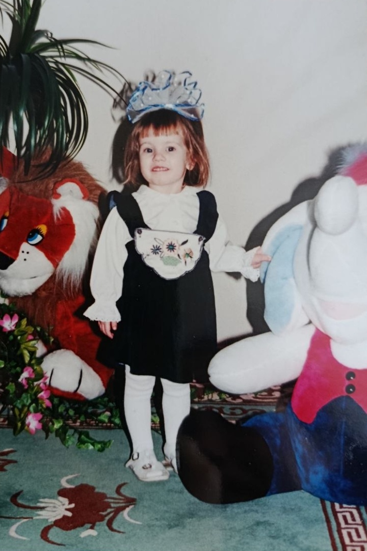 Фото Даші з дитячого будинку.