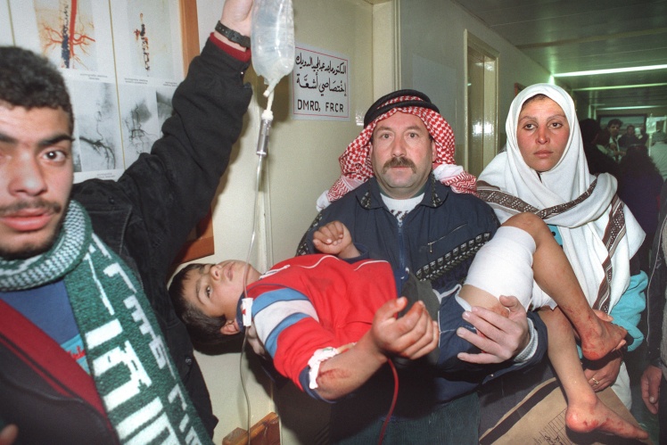 Жертва теракту Гольдштейна у госпіталі, 25 лютого 1994 року.