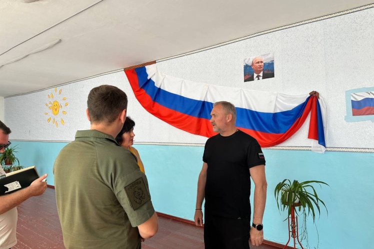 Ukrainian language and literature teacher Svitlana Nedbailo defected to the Russian side after the occupation of part of the Kherson region. She headed the Rubanivska school, where she met with Russian senator Kostyantyn Basyuk.