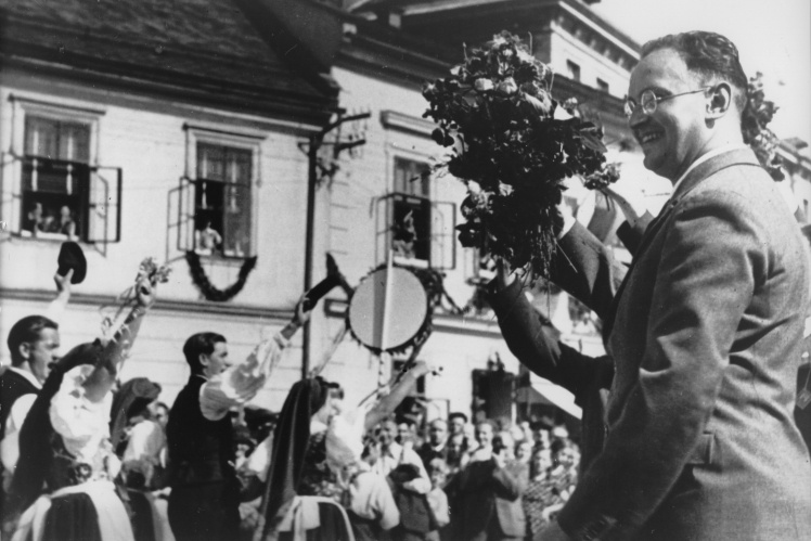 Генляйн під час мітингу Судетсько-німецької партії, 1936 рік.