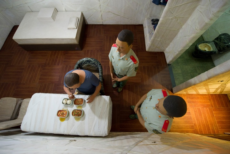 Фрагменти виставки Ай Вейвея на Венеційському бієнале, травень 2013 року. Саме тут художник вперше представив масштабні діорами свого увʼязнення.