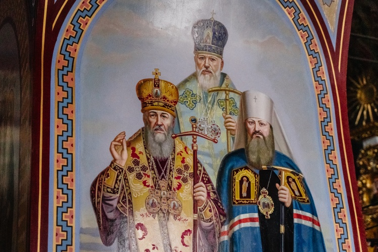 Зображення Павла, Володимира і Онуфрія розташоване на другому поверсі за хорами.