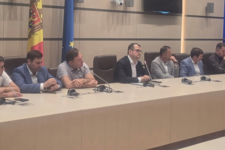 Новопризначений прем'єр-міністр Молдови Васіле Тофан на зустрічі з представниками асоціації «Сила фермерів», 17 липня 2026 року.